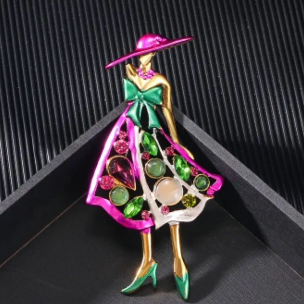 ✨3 FOR $28✨ 🆕️ LADY FIGURINE WITH COLOURFUL ENAMEL & JEWEL BROOCH